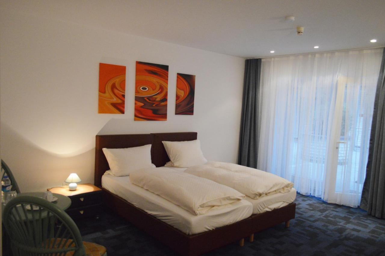 Hotel B8 Voerde Bilik gambar